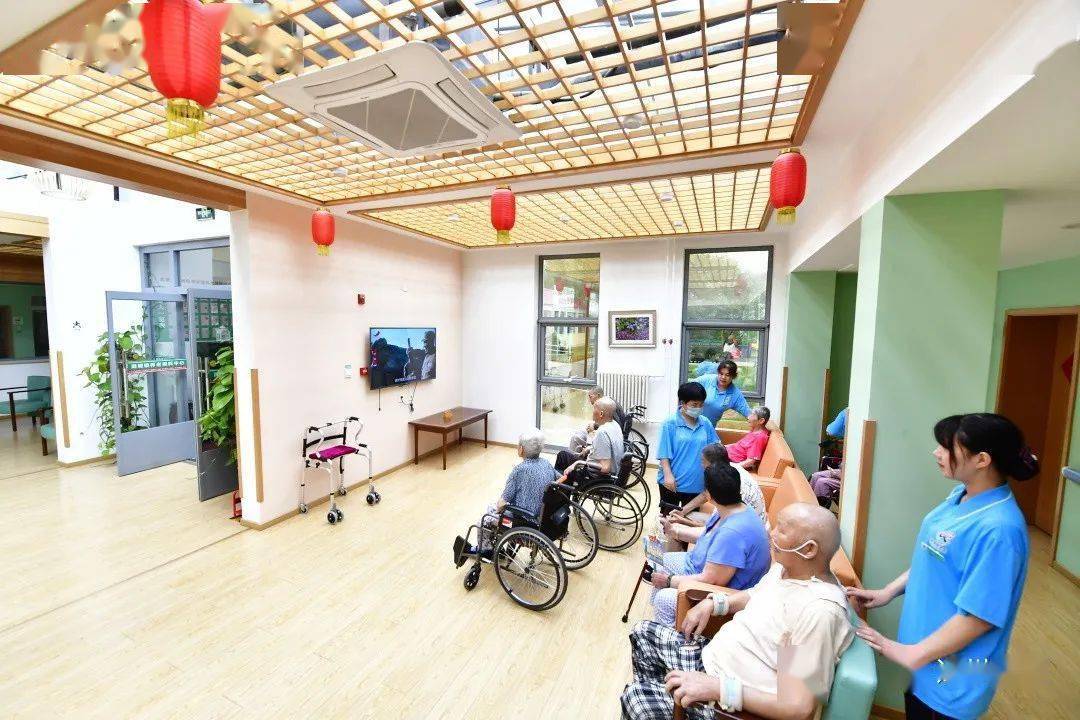 为辖区老人提供24小时照护或日间托管服务