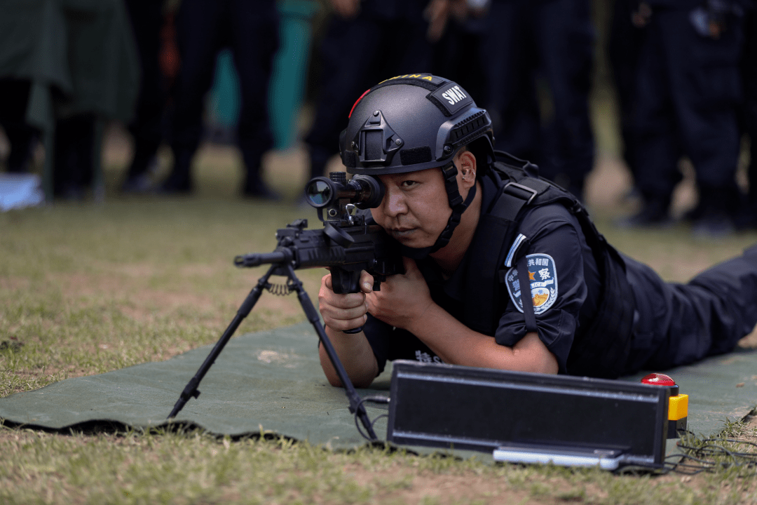 公安武警特警图片