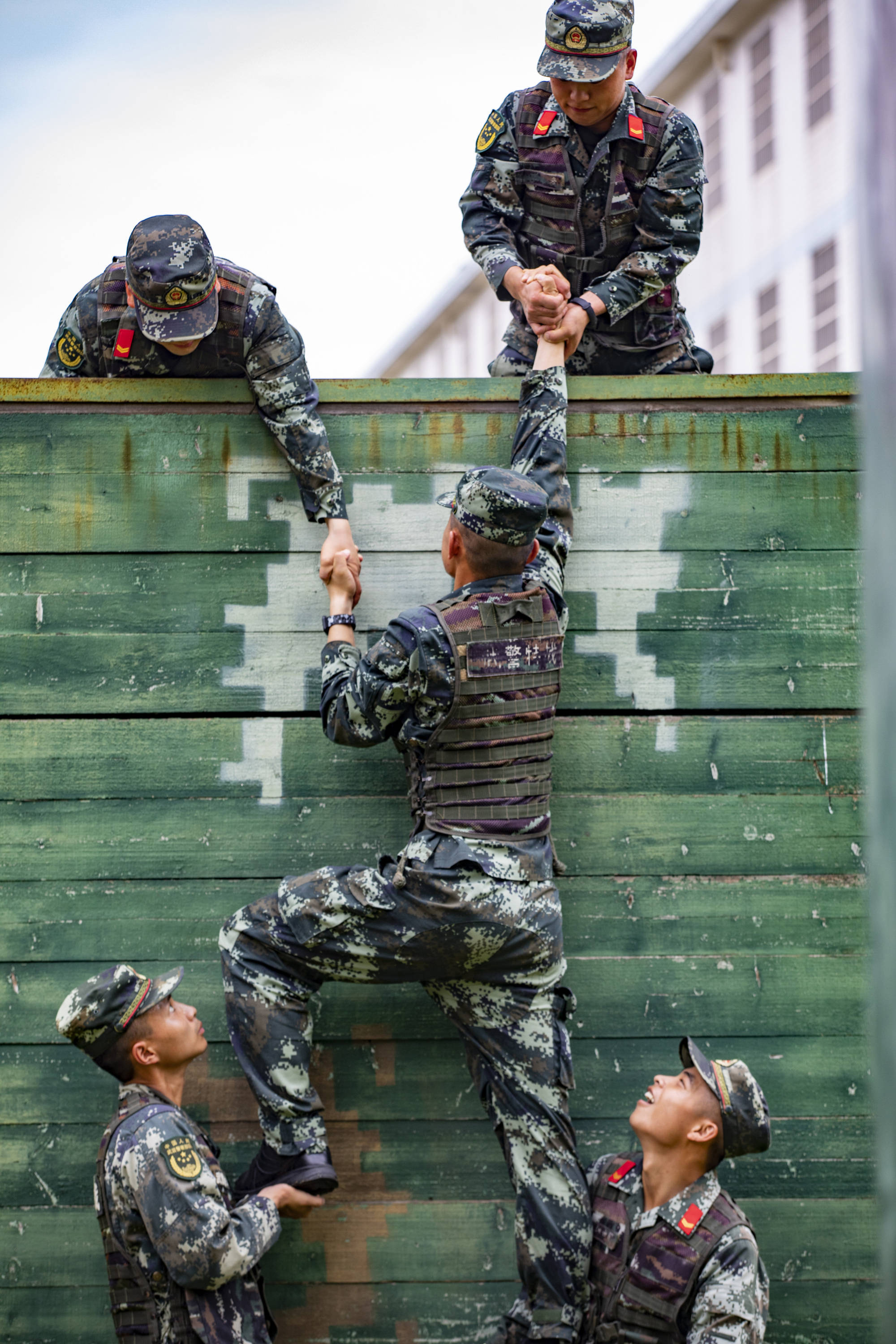 广西武警总队庞湘华图片