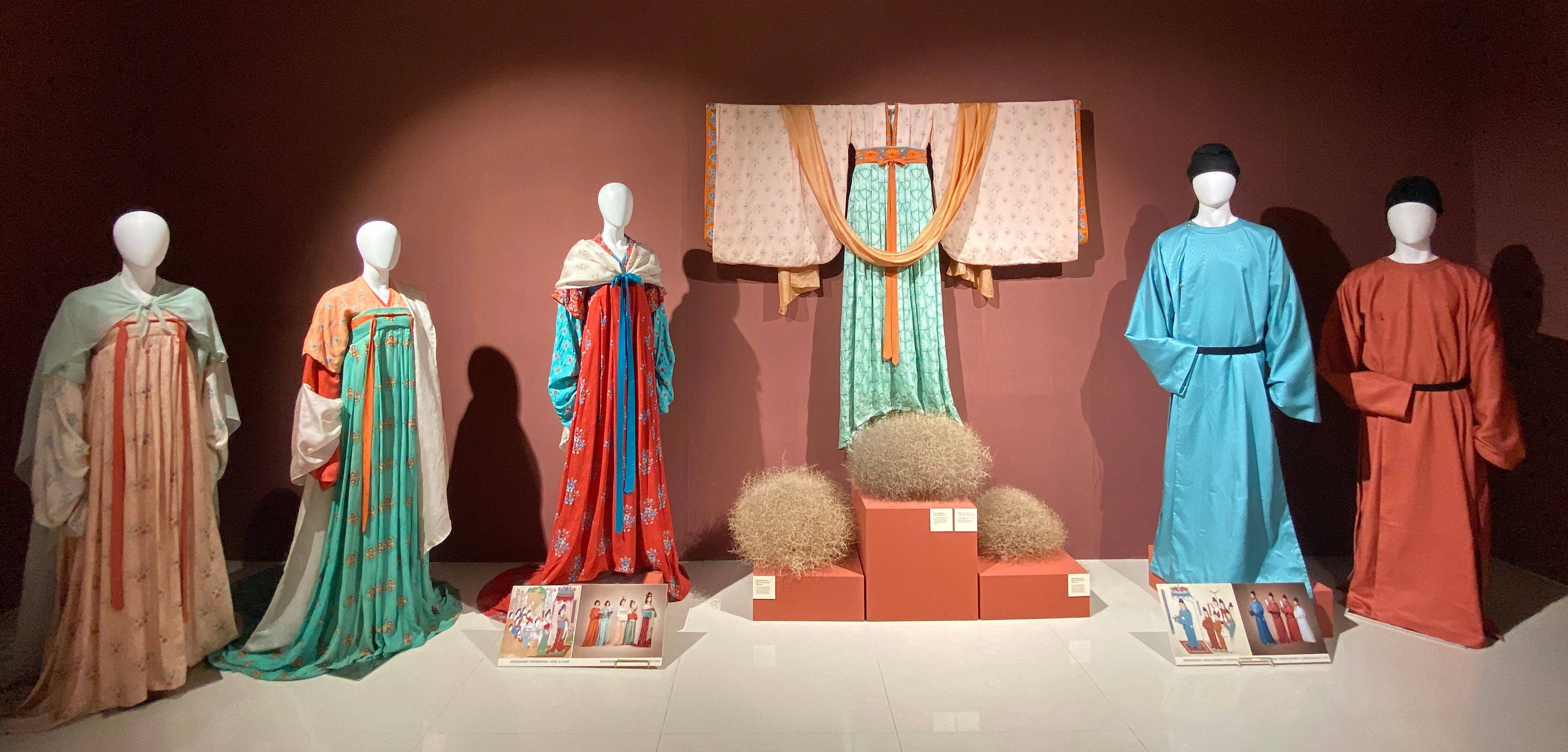 北服在甘肃举办敦煌唐代服饰文化展观众今起可预约观展