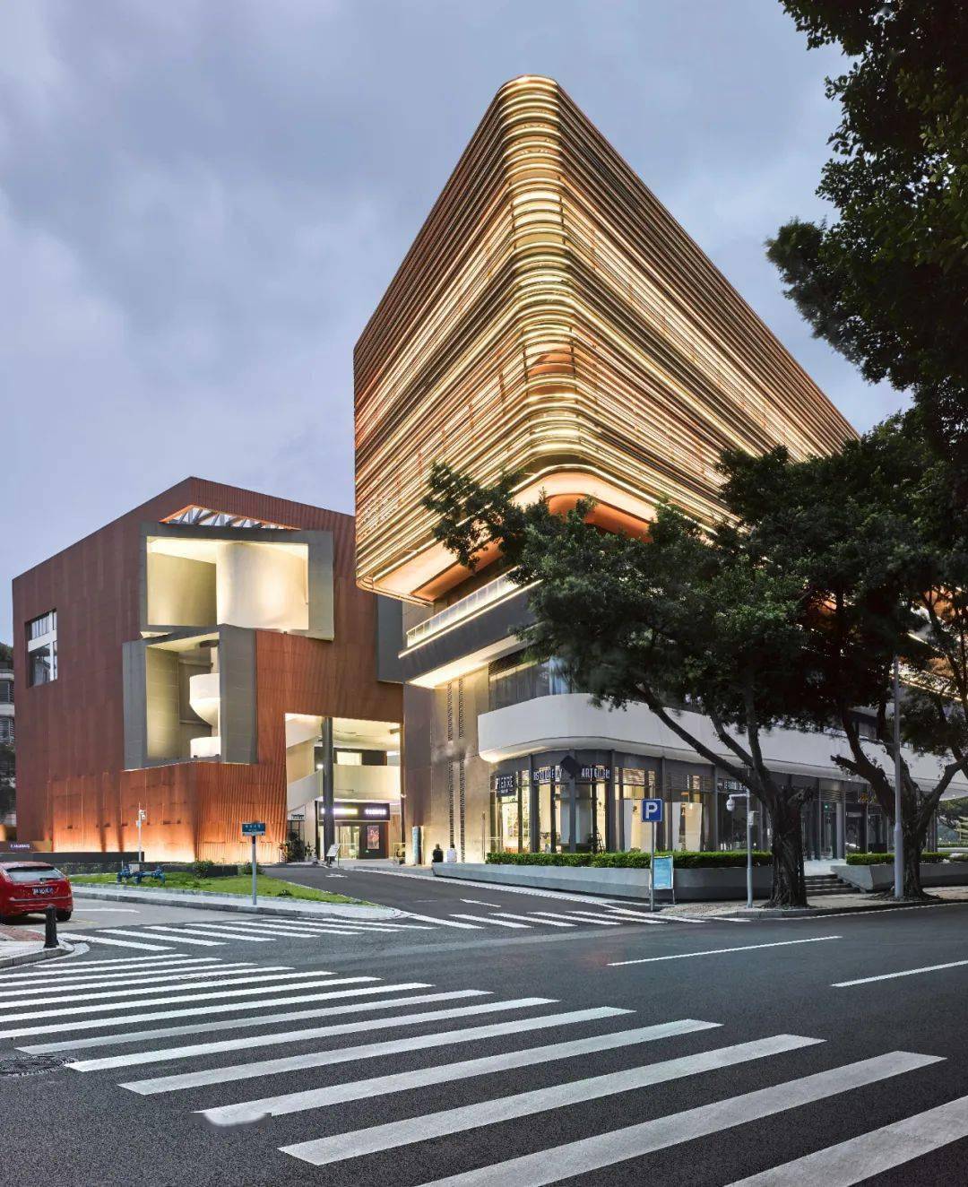 一座垂直的街道美术馆:广州二沙"文立方"