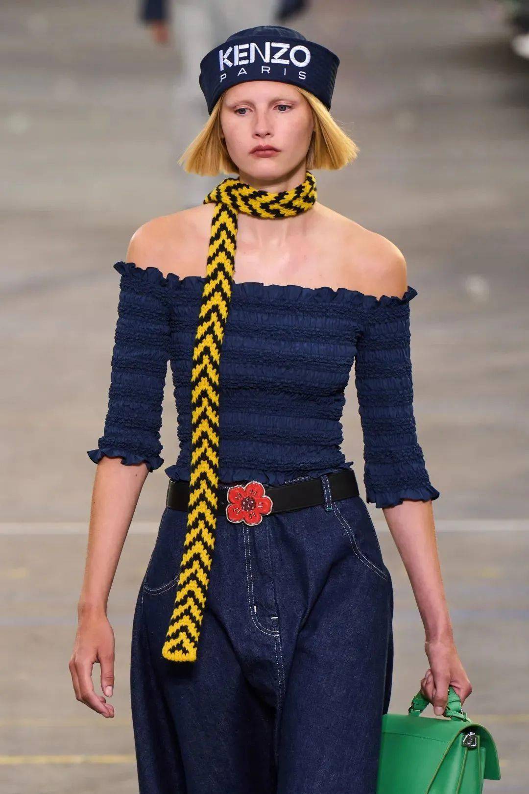 秋冬流行2223夸张字母粗线针织灵活多元的针织围巾