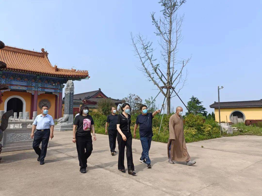 61调研组在阿掖山卧佛寺进行调研61调研组在蹬山红云寺进行调研