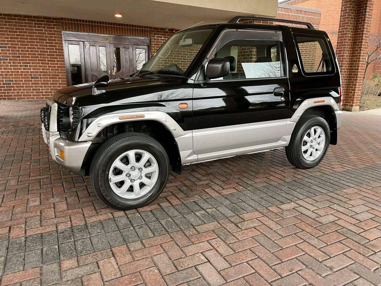 三菱帕杰罗mini近距离实拍,个性呆萌,越野不输吉姆尼,油耗7升