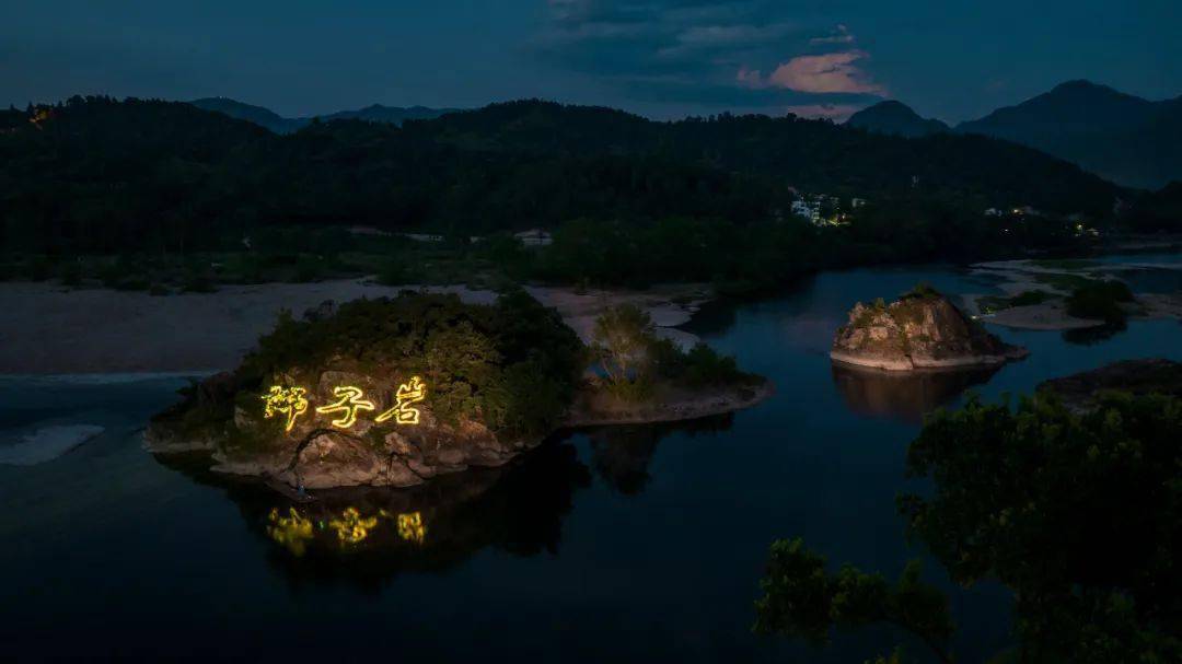 流光滿溢炫彩變幻音樂主題的元素獅子巖景區換上了亮裝夜幕下完工並