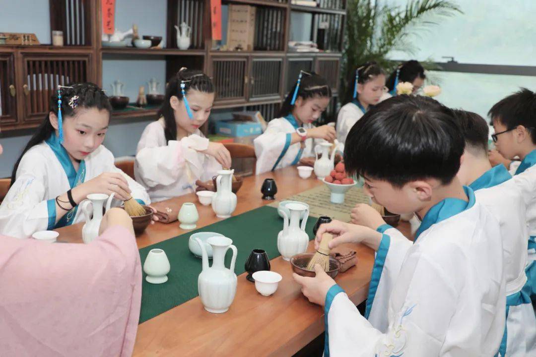 我们的作品活动讲师王欣欣国家茶艺技师,高级评茶员,全国少儿师资班