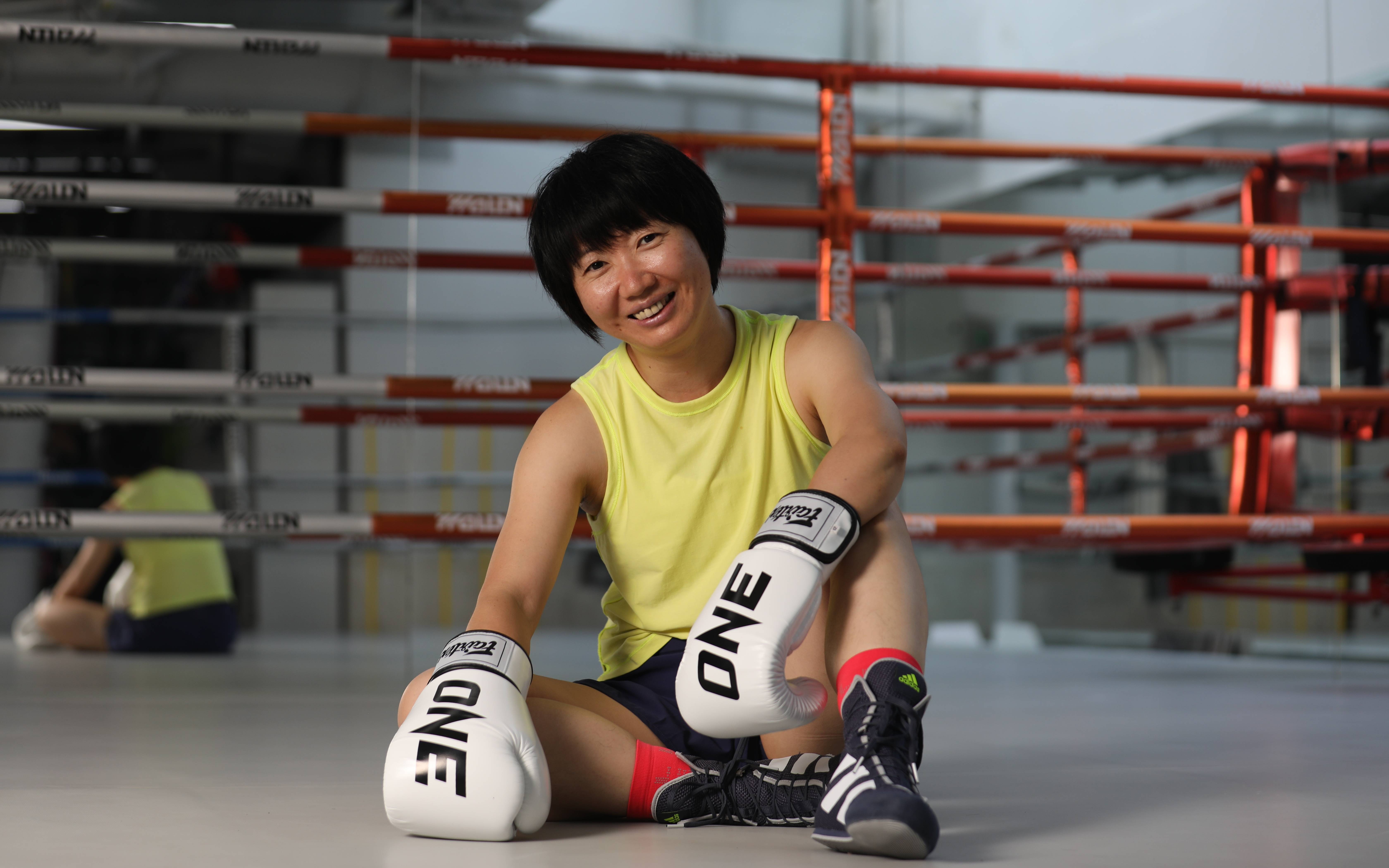 她,和男性对练,45岁前想打场"票友赛"|搏击爱好者群像_范蕾_运动_训练