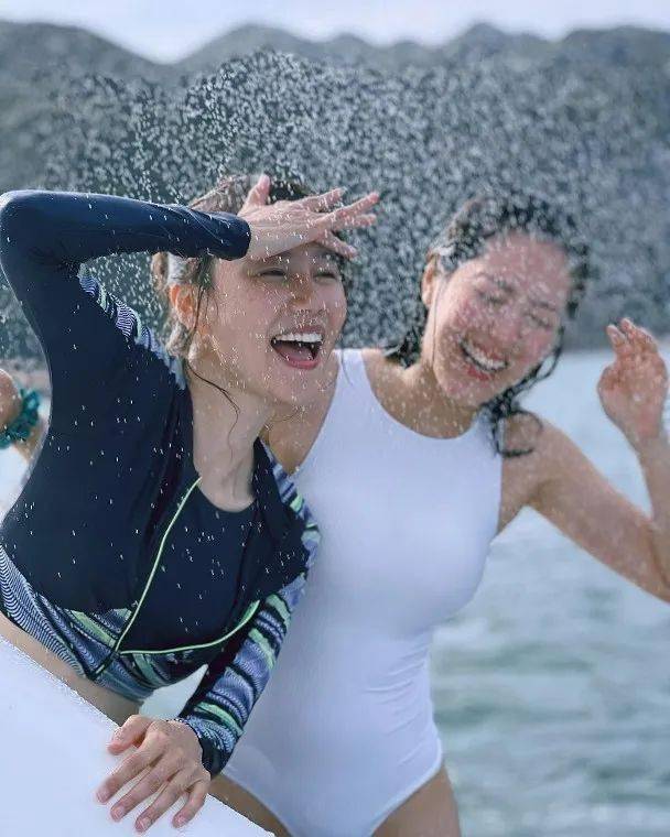 黄翠如完成隔离与唐诗咏玩水,穿泳装大晒美好身段_水宴_回港_好姊妹