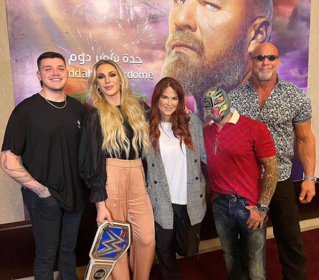 神秘人雷尔被曝无面具样貌网友墨镜山羊胡酷似高柏