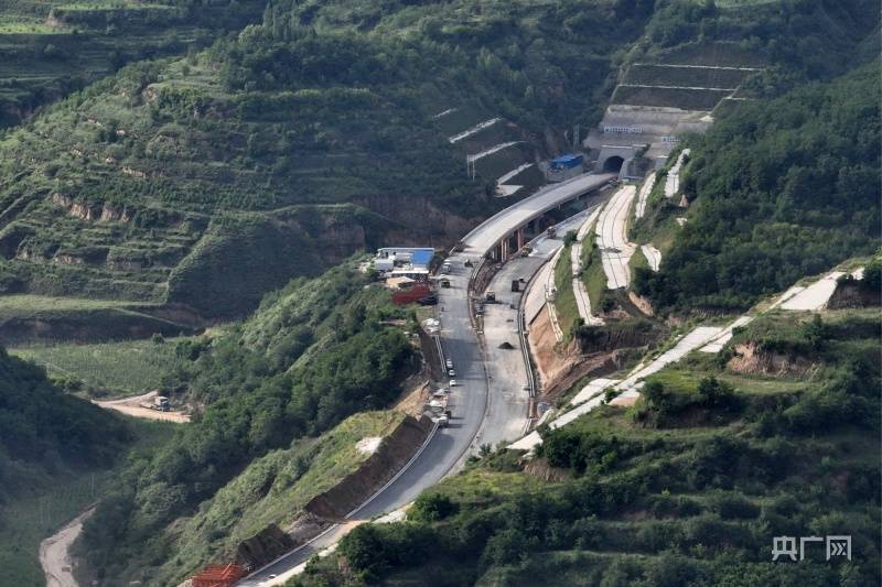 国道g209山西吕梁改线工程最长隧道顺利贯通