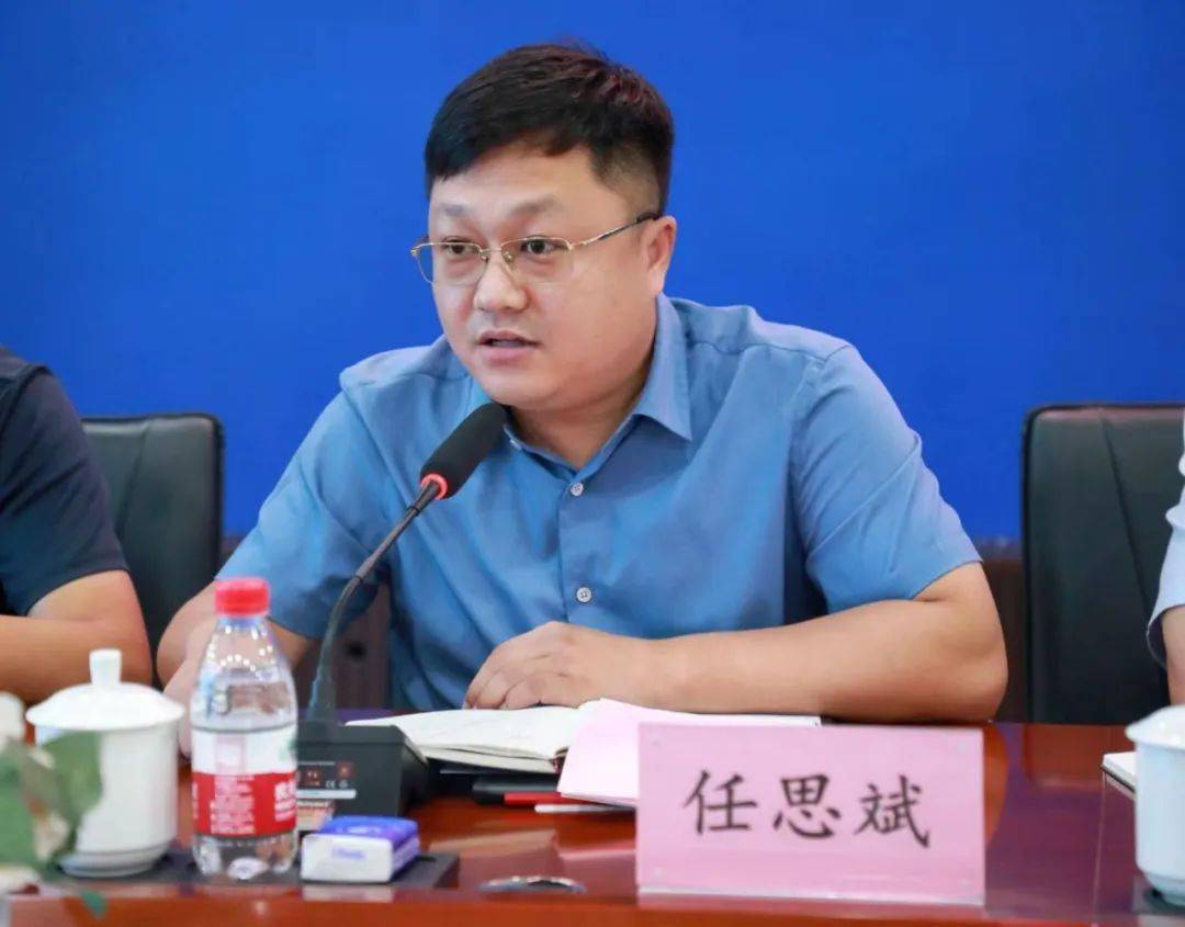 驻校执行董事王晶,校长姜茂发,总督学于爱华等校领导出席会议,全校