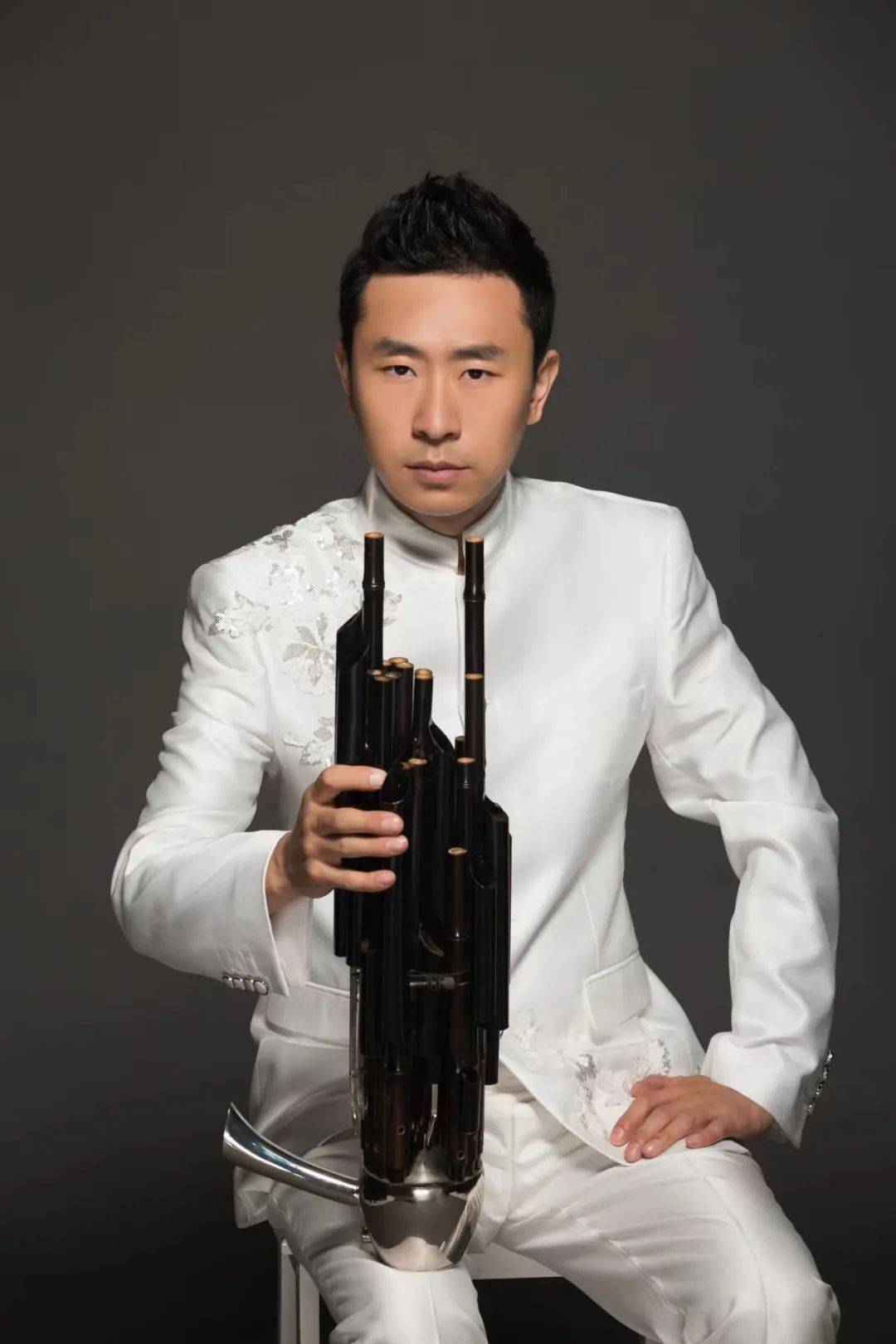 吴学伟,中央民族乐团笙声部首席,国家一级演奏员刘玮,中央民族乐团