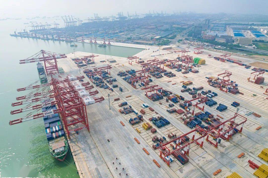 全自动化码头正式投入运行