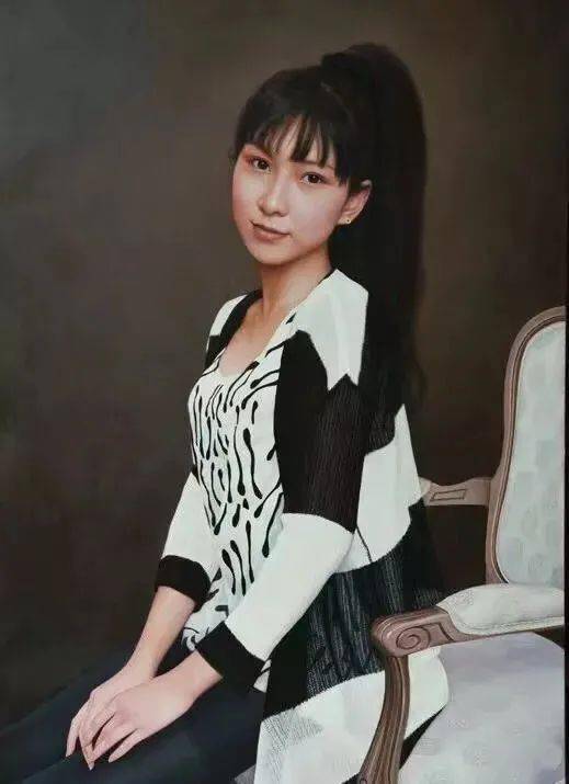 油画家薛雁群笔下的人物油画中的中式女子身段曲线柔美,凹凸有致.
