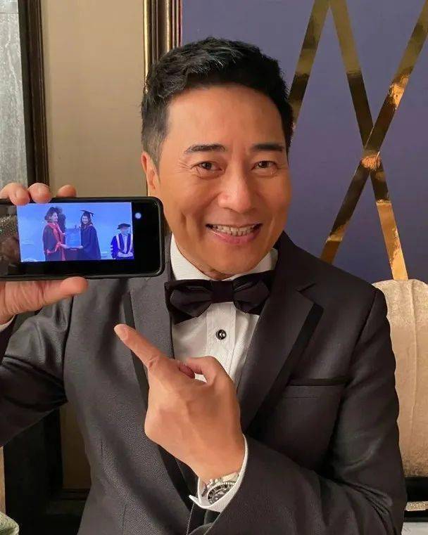 60岁tvb男星大晒靓照,甜美可人被指有星味_欧瑞伟_nicole_观礼