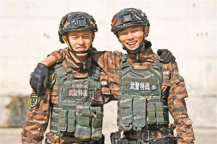 挥洒军营——记武警广东总队执勤第二支队双胞胎特战队员