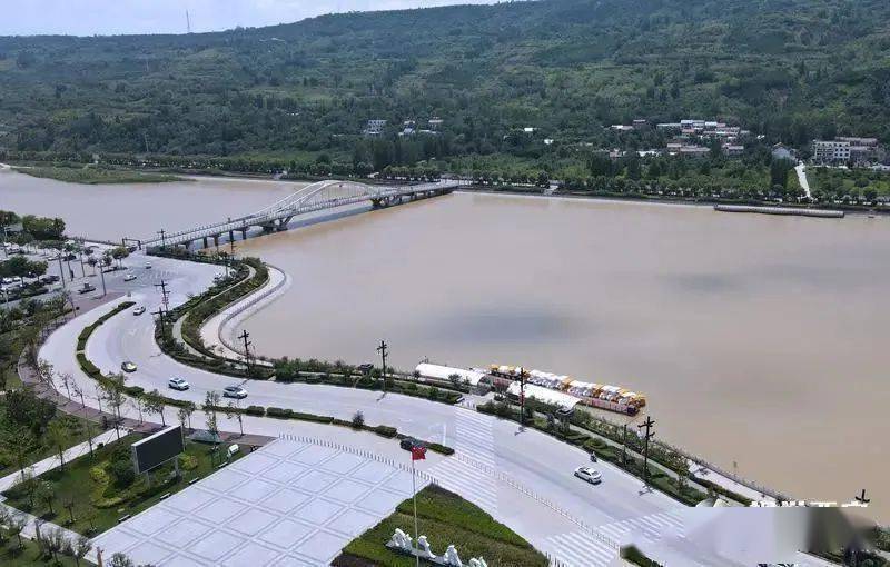 美域蓝田白鹿广场风光好