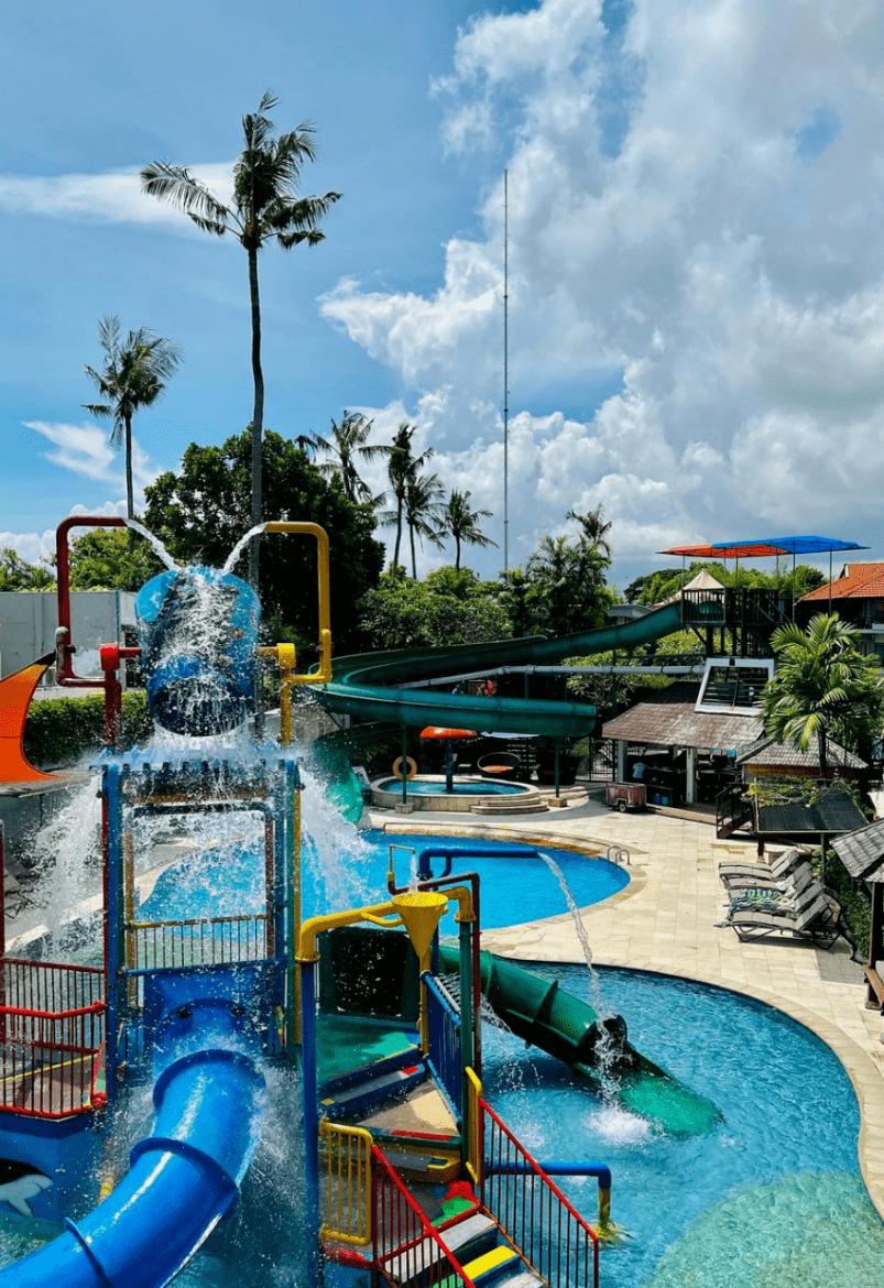 丝滑入水!巴厘岛顶级酒店水滑梯放肆玩_via_游泳池_apurva