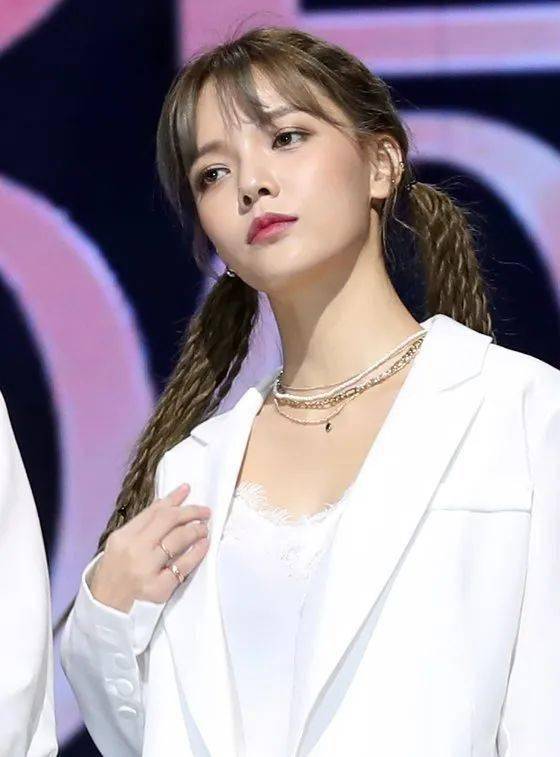 曾深陷霸凌风波的原女团队长即将复出, 回归海报眼神锐利, 引发热议