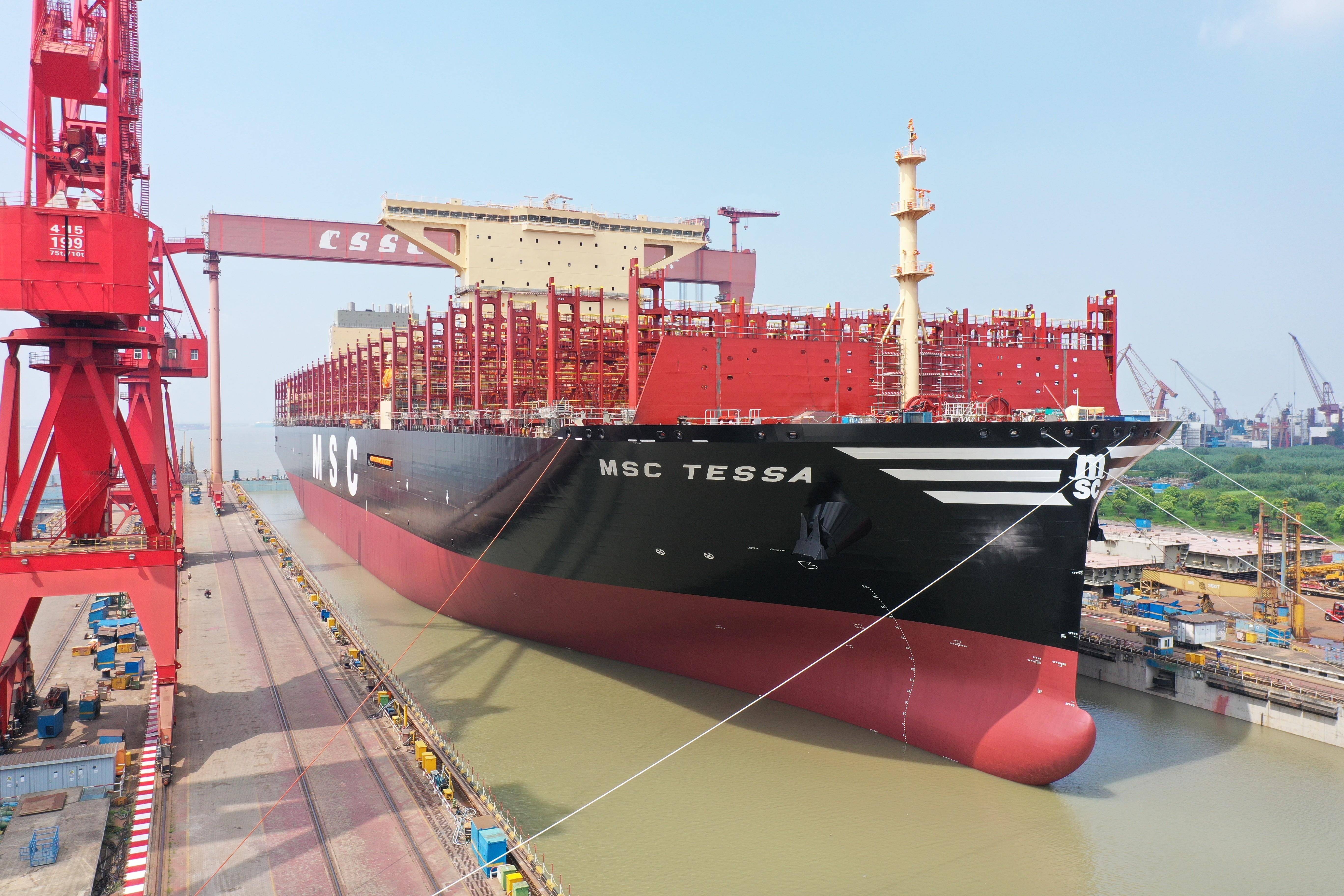 中企改写世界最大箱船纪录 一次可装载只标准集装箱 沪东 中国船舶 中华