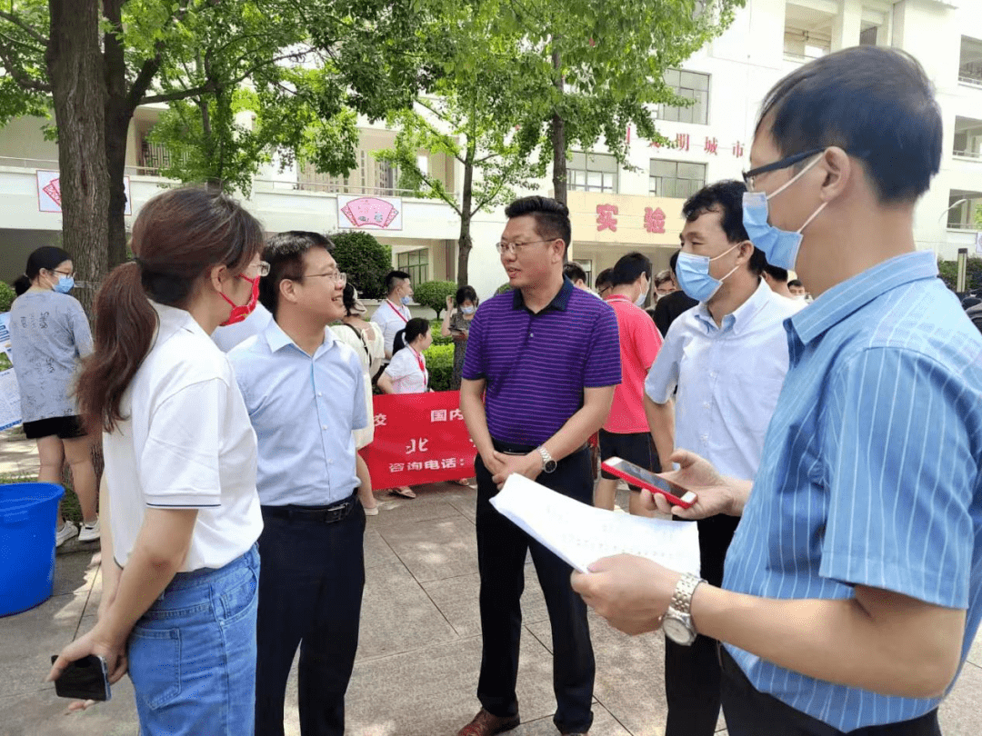 党委宣传部部长江万哲前往黄梅一中,黄梅二中开展招生宣传校长助理