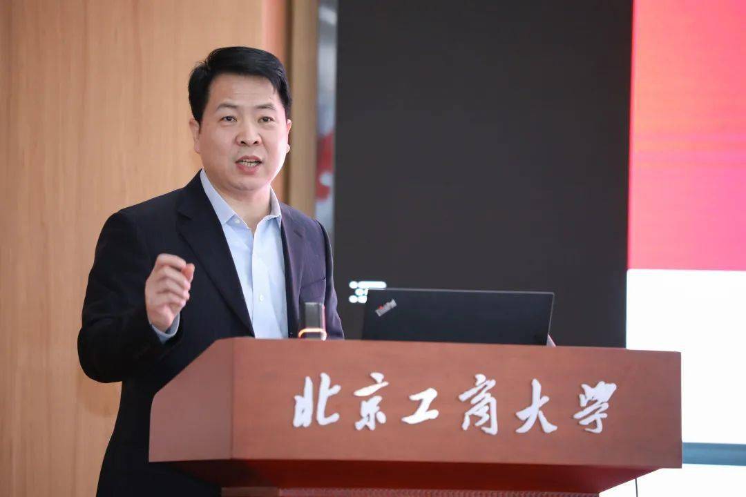 周清杰,经济学博士,北京工商大学经济学院教授,博士生导师.