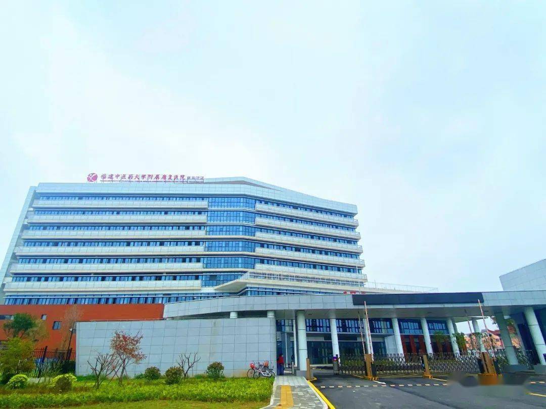 拥有国家区域医疗中心华山医院福建分院,全省最大智慧化三甲康复专科