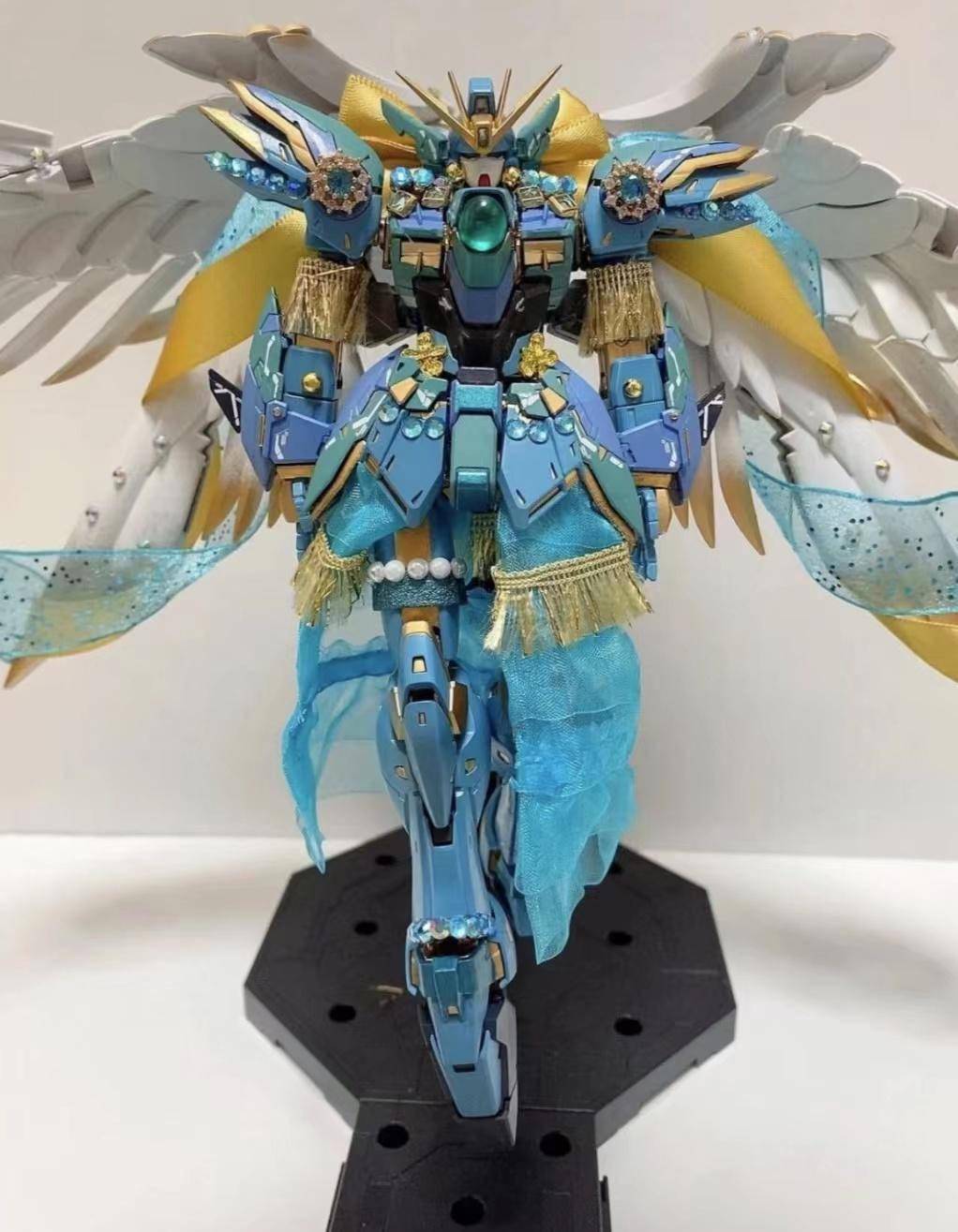 女高达玩家改造粉色飞翼高达模型_感觉_女性_台模