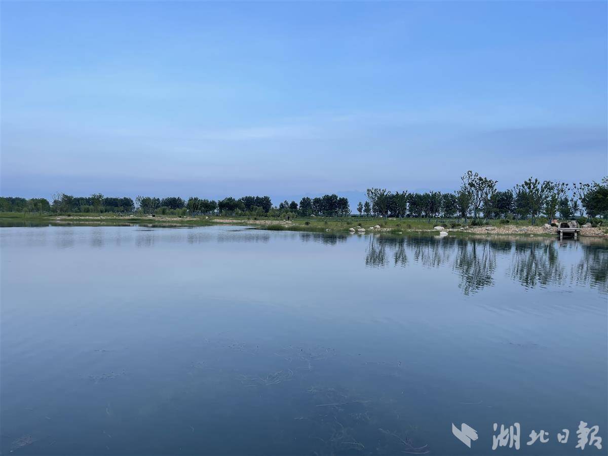 当阳市季家湖沿岸的村民陈先生,在央视《新闻联播》中看到季家湖美景