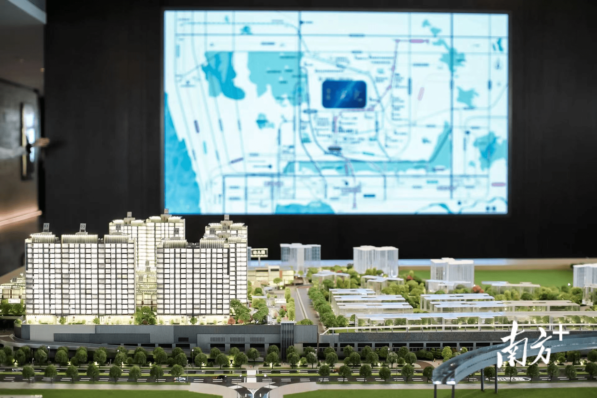 一日拿下两块地!深铁集团准备建什么?_市场化_地块_轨道