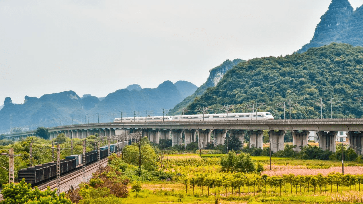 广西铁路调整66趟热门方向列车服务旅客出行