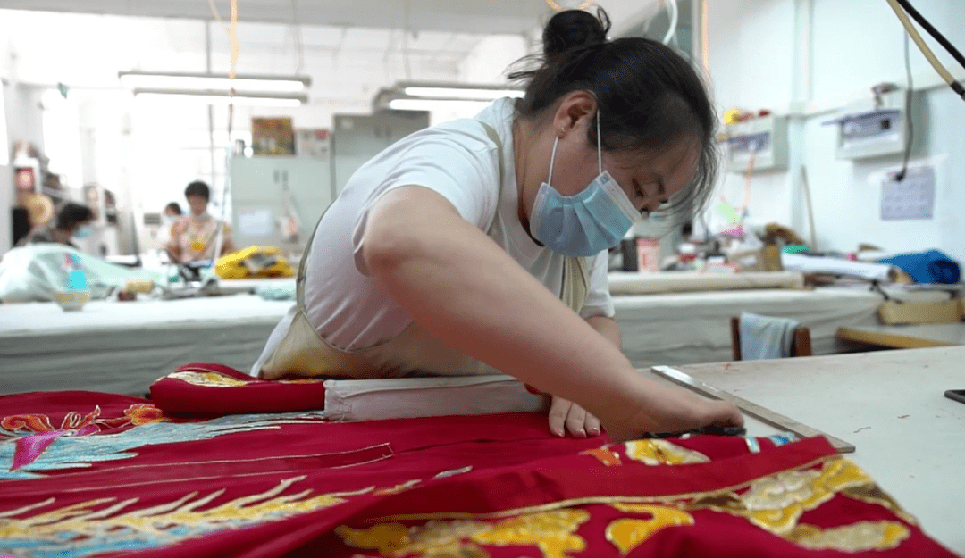 8月8日直播丨探访北京剧装厂,体验戏装之美_京绣_孙颖_技艺