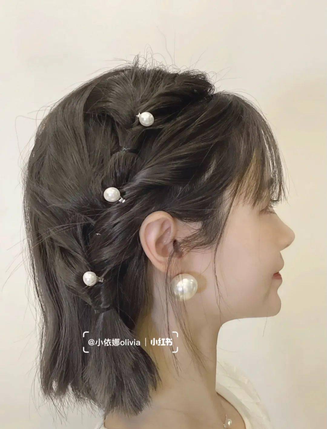 这款是女神预定发型哦～个子高的长发女生比较推荐法式微卷发很大气