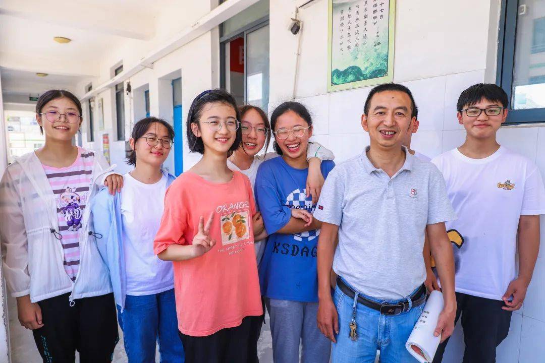 稼祥中学名师风采向进春华秋实爱是沟通心灵的钥匙