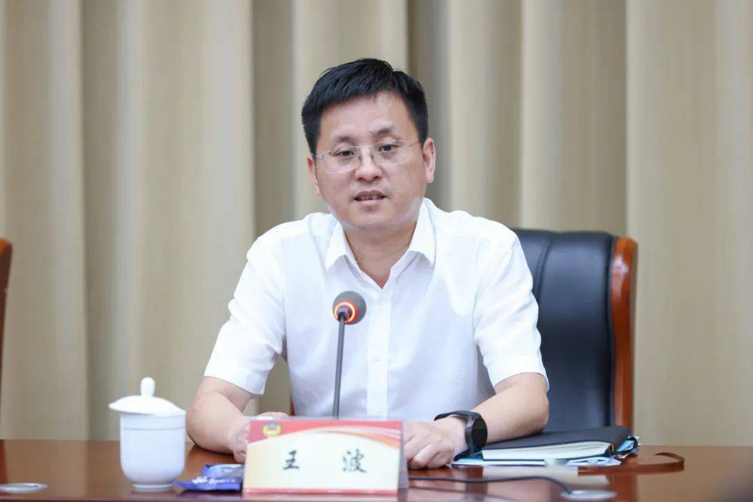 县政协十届二次常委会会议召开