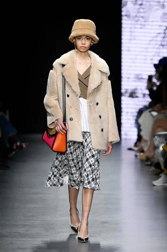 maryling 2022秋冬女装系列发布秀_dani_成衣_自然