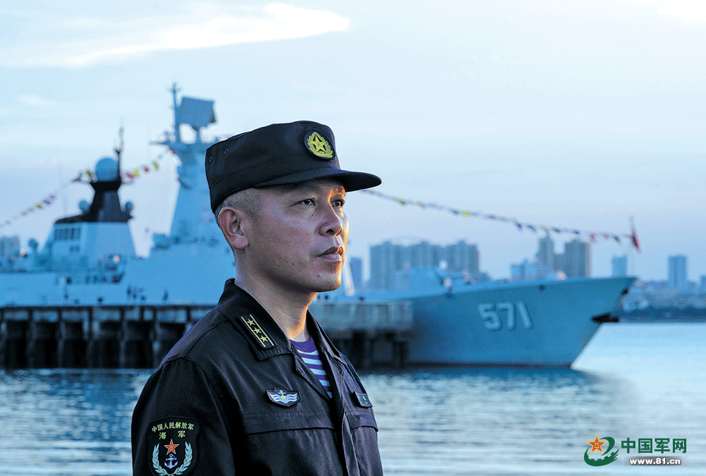 最美新时代革命军人风采丨李维指挥战舰逐浪行