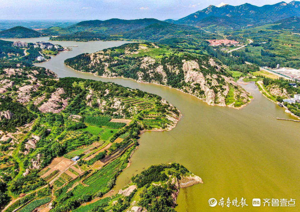 好景山东颜值爆表航拍日照松月湖美景如画宛如世外桃源