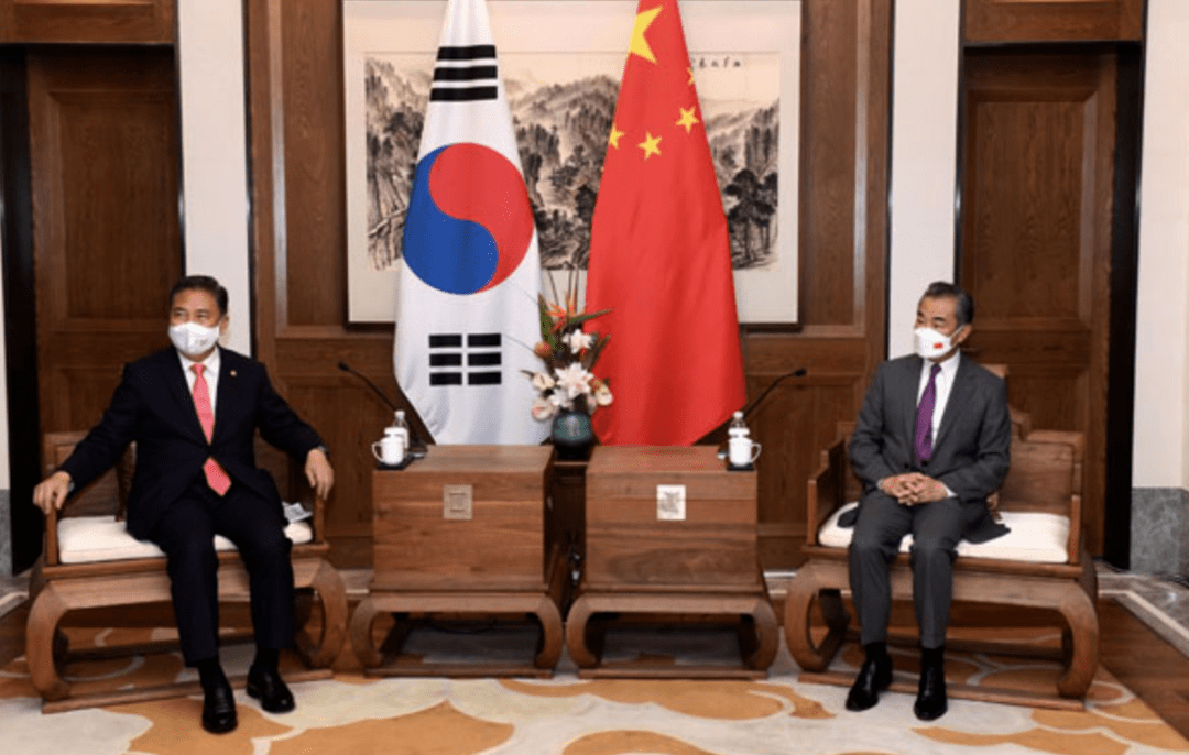 王毅与韩外长面谈,萨德问题引人瞩目丨北京观察_中韩_双方_朴振