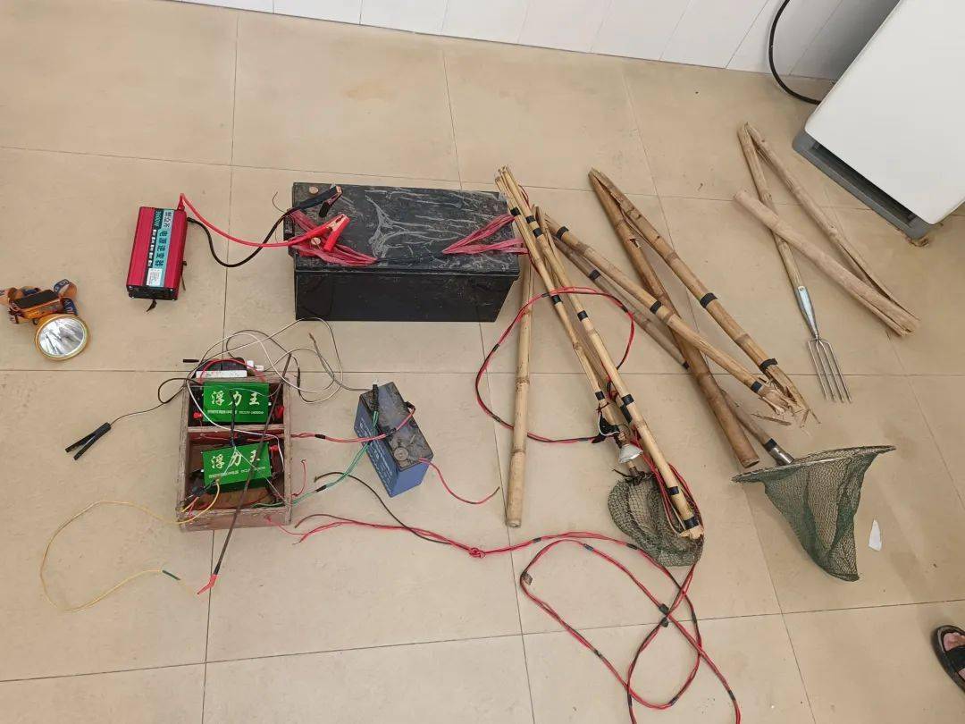 平江一男子汨罗江非法捕鱼被刑拘!_捕捞_禁渔期_水域