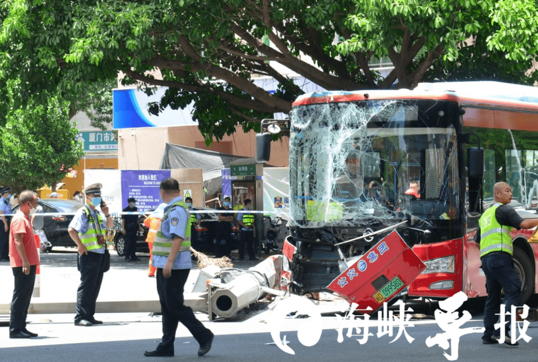 仙岳路严重车祸!造成6人受伤!警方通报来了_事故_厦门_台湾街