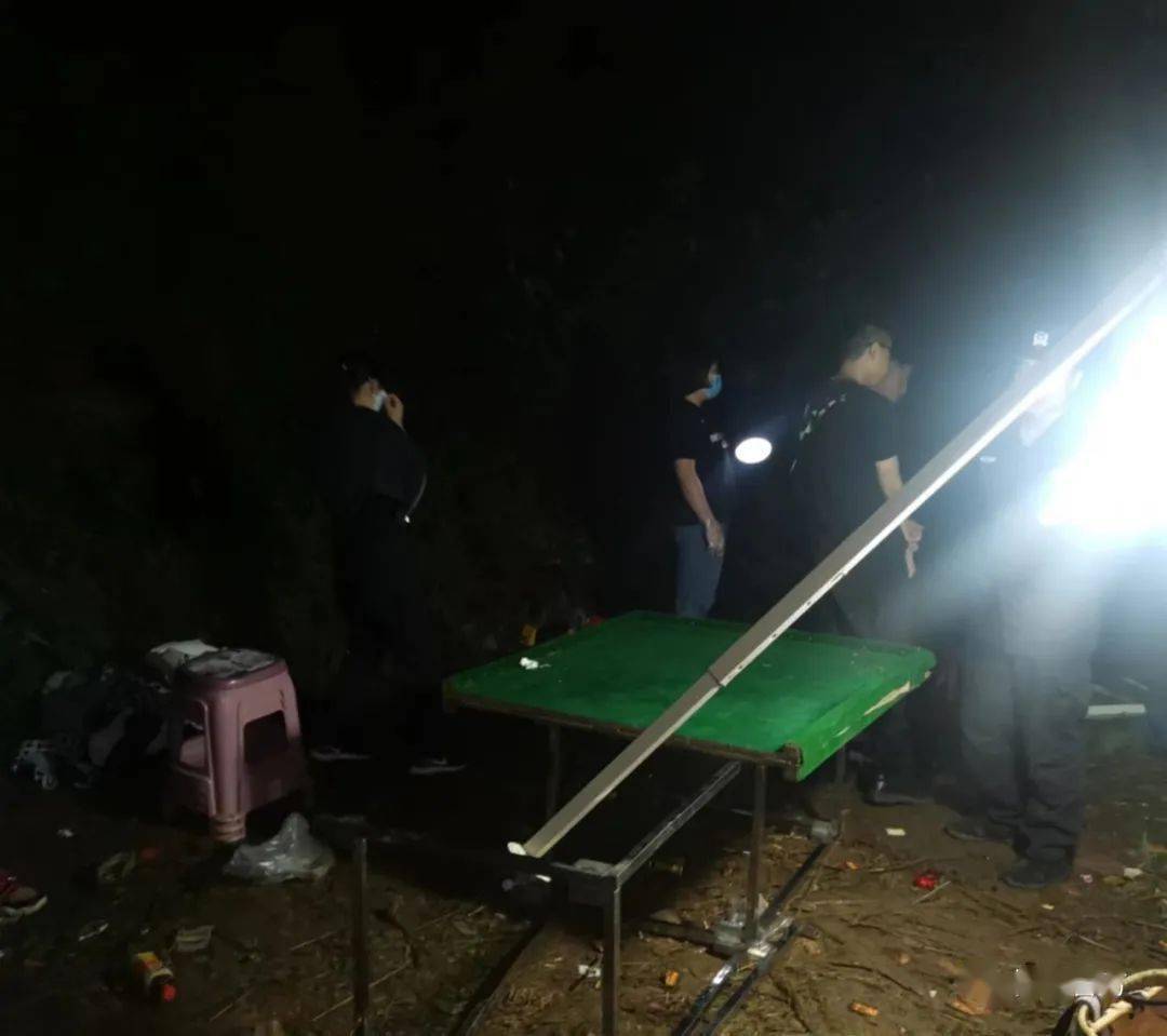 昭通这地一野外赌博窝点被捣毁,抓获22人._团伙_赌场_行动