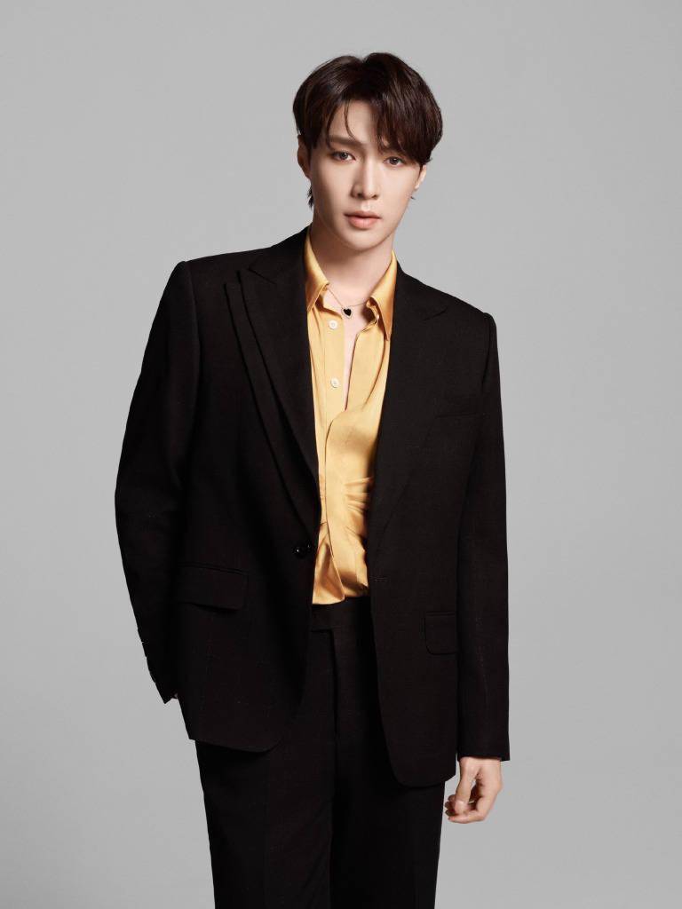 张艺兴时尚感写真释出诠释绅士气质型男范十足