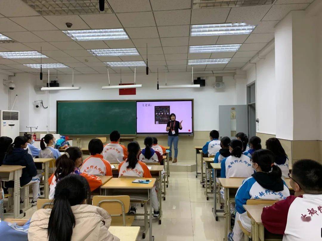 魅力社团追光逐影执笔青春首都师大附中学生记者团