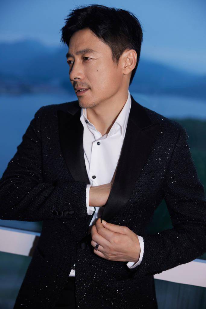 祖峰12届北京电影节开幕式西装造型写真 尽显成熟男人魅力