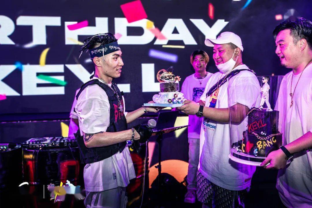 这个电音节的夏天分外耀眼恰逢刘聪生日,全场生日歌大合唱长沙人和key