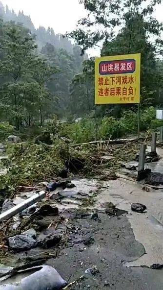 四川彭州山洪已致7人死亡,社区干部大喊 涨水了赶快走 
