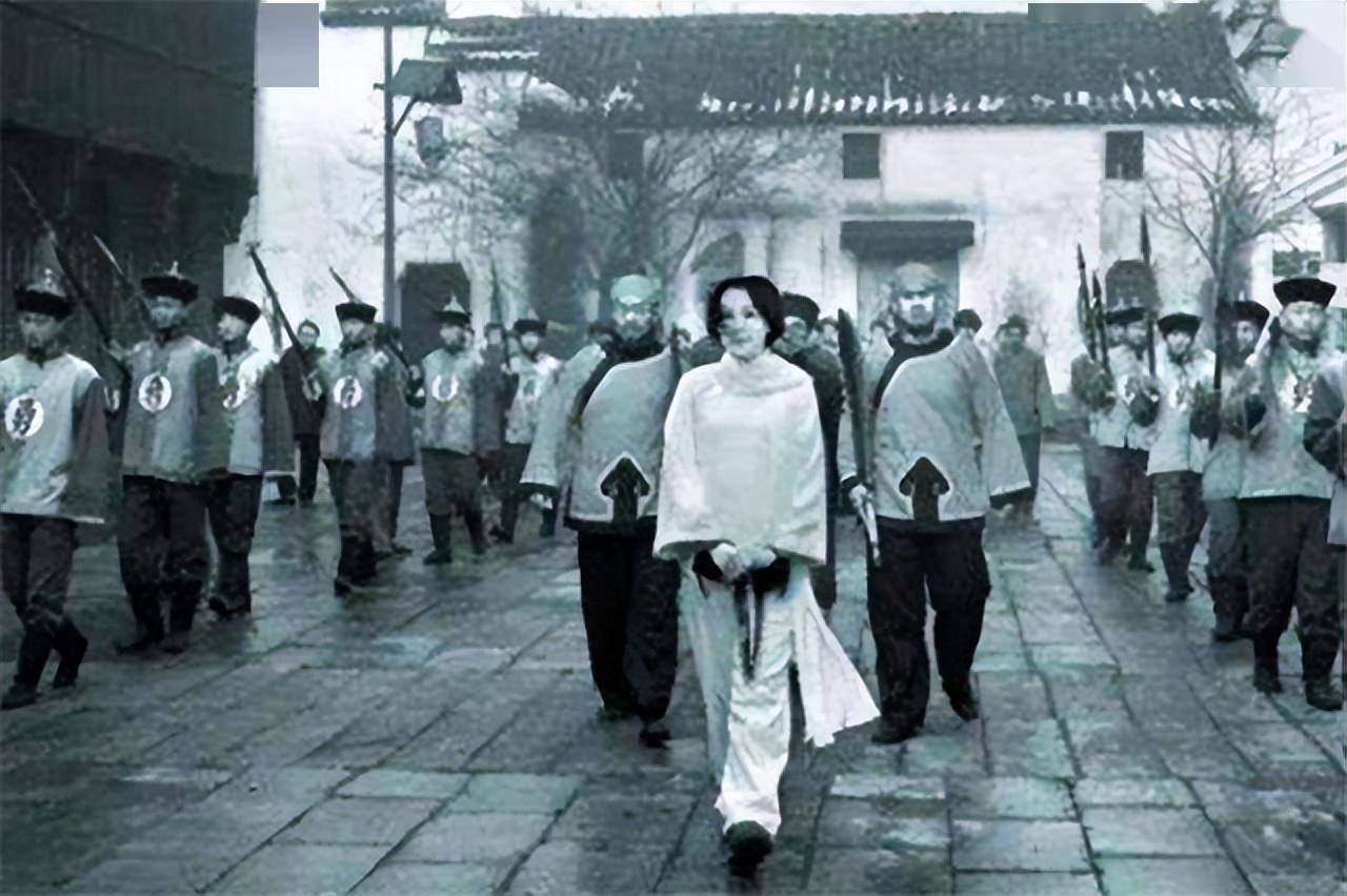 秋瑾:起义前遭丈夫家暴,她遇害两年后他却抑郁而终!子女皆成才