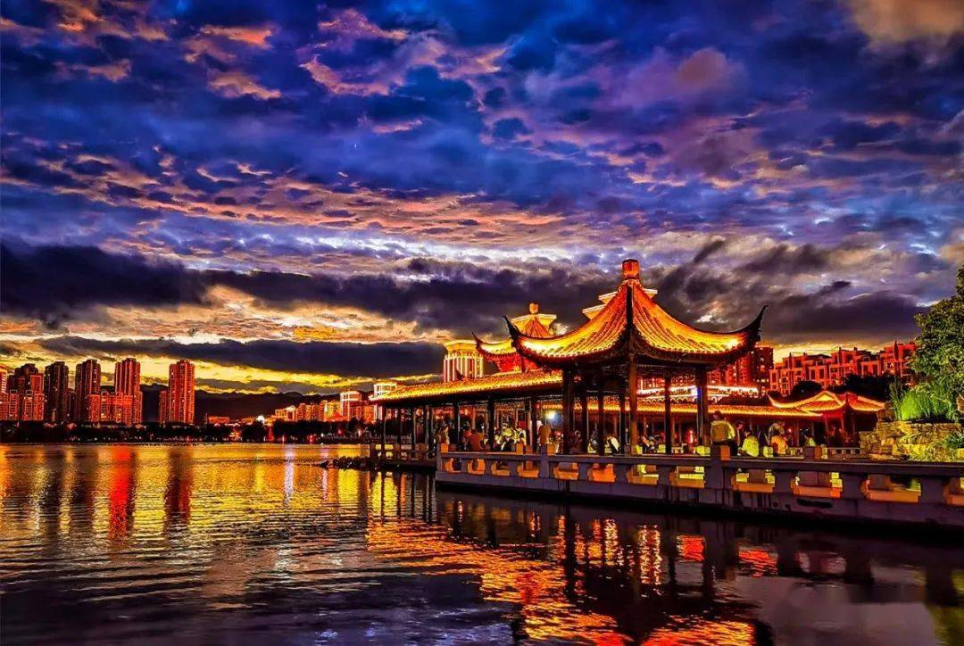 拍摄者:弥勒市融媒体中心赵树龙入秋以来,云南弥勒市红河水乡五彩缤纷