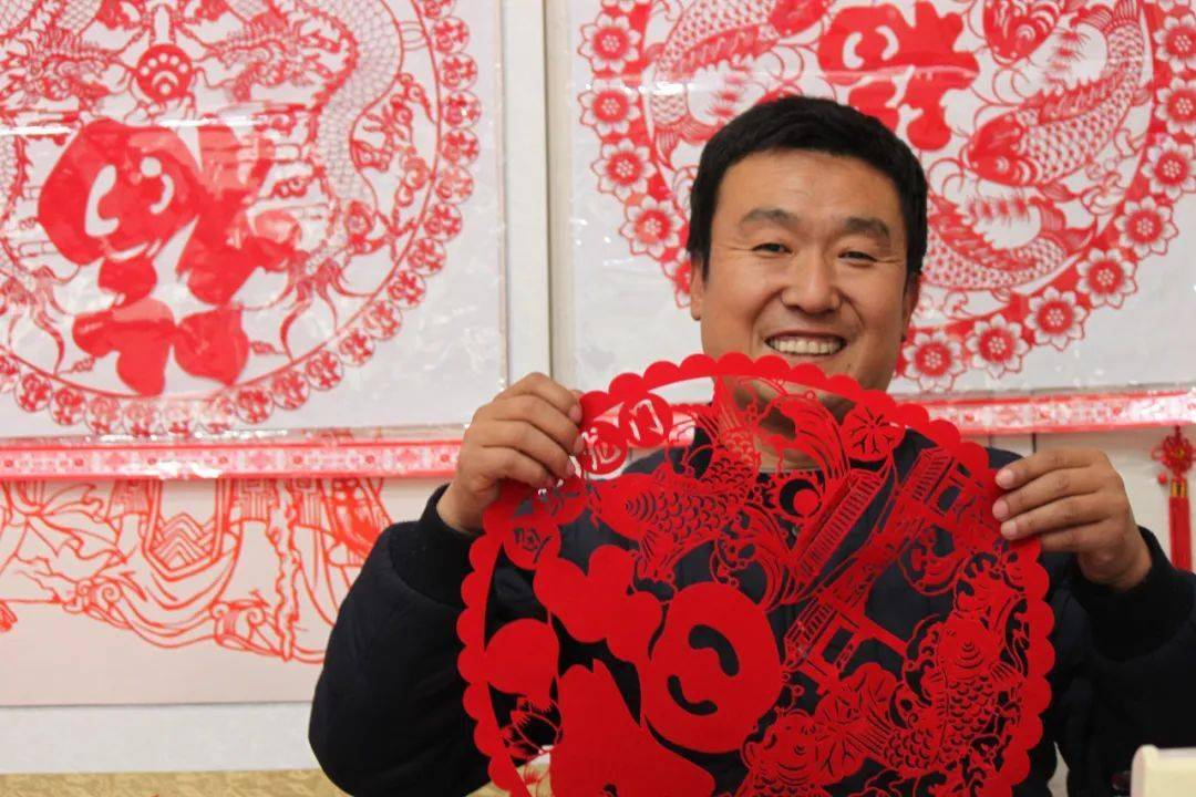 在无极县剪纸图谱档案中,年代最久的一幅作品是负有盛名的剪纸高手李